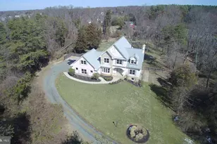 710 Parrish Farm Ln, Great Falls, VA 22066 - Photo 2