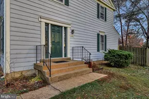 7865 Parthian Ct, Springfield, VA 22153 - Photo 2