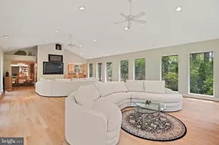 951 Captain Hickory Dr, Great Falls, VA 22066 - Photo 20