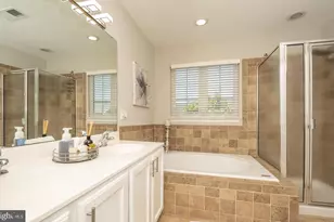 2558 Banshire Dr, Herndon, VA 20171 - Photo 14