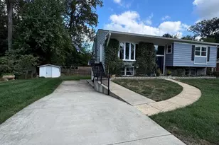 8418 Stonewall Dr, Vienna, VA 22180 - Photo 2