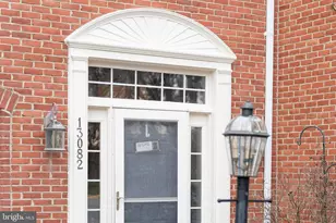 13082 Park Crescent Cir, Herndon, VA 20171 - Photo 2