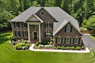 5156 Summit Dr, Fairfax, VA 22030 - Photo 2