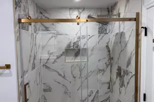 5623 Glenwood Mews Dr, Alexandria, VA 22315 - Photo 10