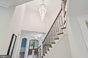 305 Old Court House Rd NE, Vienna, VA 22180 - Photo 10