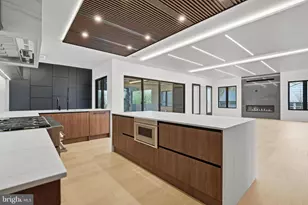 6910 Bright Ave, McLean, VA 22101 - Photo 38