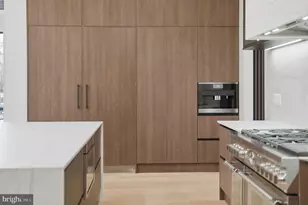 6910 Bright Ave, McLean, VA 22101 - Photo 10