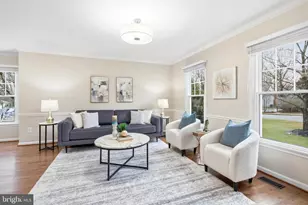 9820 Westwood Manor Ct, Burke, VA 22015 - Photo 2