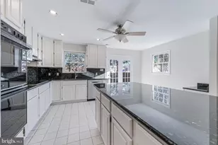 13130 Pavilion Ln, Fairfax, VA 22033 - Photo 20