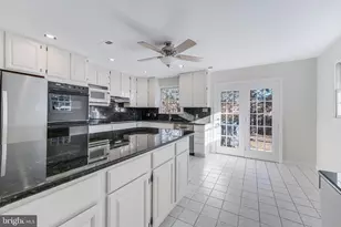 13130 Pavilion Ln, Fairfax, VA 22033 - Photo 22