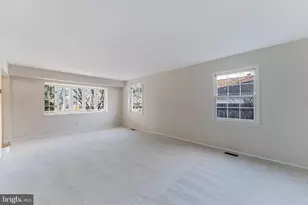 13130 Pavilion Ln, Fairfax, VA 22033 - Photo 10