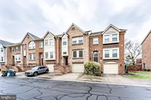 8031 Merry Oaks Ct, Vienna, VA 22182 - Photo 2