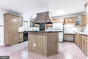 8031 Merry Oaks Ct, Vienna, VA 22182 - Photo 22
