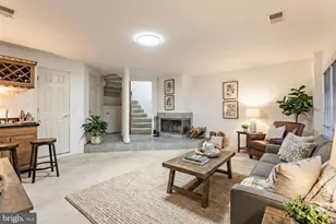 8031 Merry Oaks Ct, Vienna, VA 22182 - Photo 6