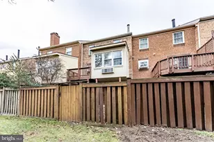 8031 Merry Oaks Ct, Vienna, VA 22182 - Photo 14