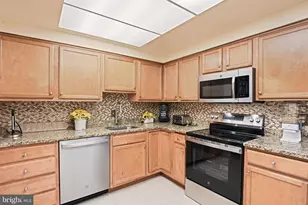 7720 Tremayne Pl, McLean, VA 22102 - Photo 8