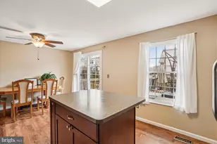 14701 Winterfield Ct, Centreville, VA 20120 - Photo 18