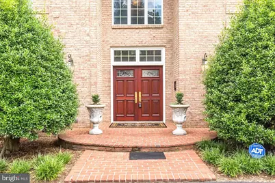 914 Helga Place, McLean, VA 22102 - Photo 2