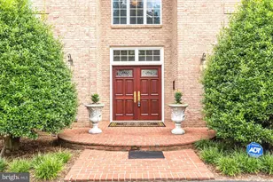 914 Helga Pl, McLean, VA 22102 - Photo 2