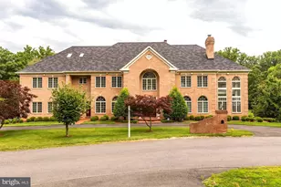 914 Helga Pl, McLean, VA 22102 - Photo 1