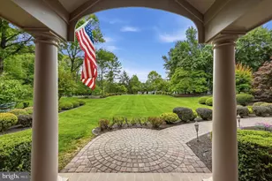 10105 Walker Lake Dr, Great Falls, VA 22066 - Photo 2