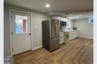 6731 Crest Place, Falls Church, VA 22046 - Photo 2