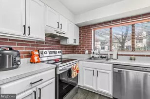 2046 Golf Course Dr, Reston, VA 20191 - Photo 8