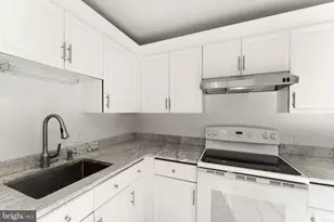 6001 Little Brook Ct, Clifton, VA 20124 - Photo 4