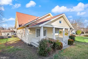 820 Locust St, Herndon, VA 20170 - Photo 2