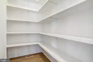 2633 Wooster Ct, Vienna, VA 22180 - Photo 8