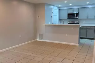 4303 Pembrook Village Dr, Alexandria, VA 22309 - Photo 4