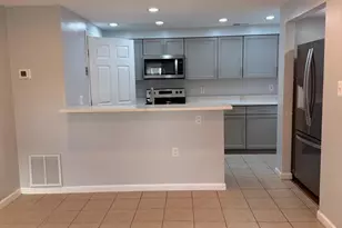 4303 Pembrook Village Dr, Alexandria, VA 22309 - Photo 2