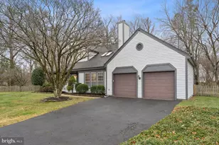 13901 Waverly Creek Ct, Chantilly, VA 20151 - Photo 4