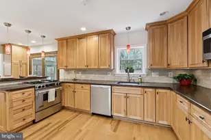 13901 Waverly Creek Ct, Chantilly, VA 20151 - Photo 14