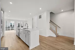 13922 Aviation Pl, Herndon, VA 20171 - Photo 12