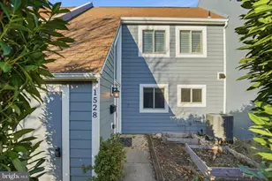 1528 Goldenrain Ct, Reston, VA 20190 - Photo 2