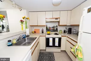 1951 Sagewood Ln, Reston, VA 20191 - Photo 8