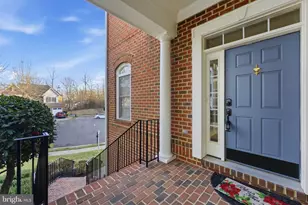 7669 Oak Field Ct, Springfield, VA 22153 - Photo 4