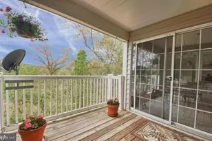 9296 Cardinal Forest Ln, Lorton, VA 22079 - Photo 8