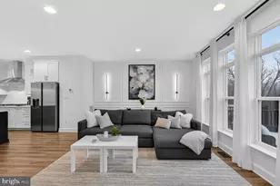 5241 Ridgeview Retreat Dr, Chantilly, VA 20151 - Photo 2