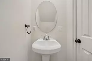 601 Clearwater Ct, Herndon, VA 20170 - Photo 8