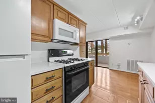 2305 Freetown Ct, Reston, VA 20191 - Photo 2