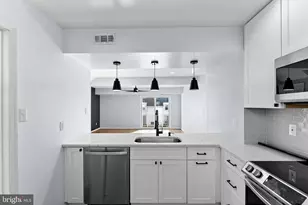 14411 Turin Ln, Centreville, VA 20121 - Photo 10