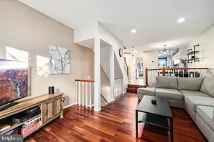 11276 Silentwood Ln, Reston, VA 20191 - Photo 8