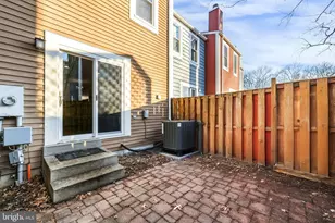 11276 Silentwood Ln, Reston, VA 20191 - Photo 38