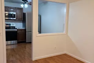 8216 Catbird Cir, Lorton, VA 22079 - Photo 2