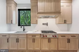 1052 Balls Hill Rd, McLean, VA 22101 - Photo 12