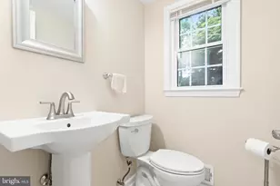 1830 Clifdale Ct, Vienna, VA 22182 - Photo 14