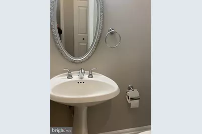 8326 Glastonbury Court, Annandale, VA 22003 - Photo 12