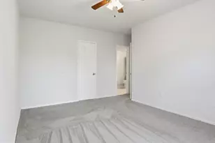 7914 Bentley Village Dr, Springfield, VA 22152 - Photo 22